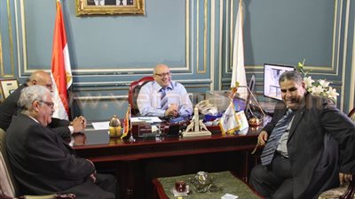 بالصور.. افتتاح معرض كتاب مؤسسة دار التحرير بجامعة عين شمس