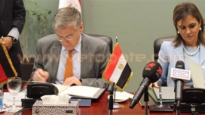 سحر نصر توقع اتفاقيتين مع ألمانيا بقيمة 112 مليون يورو