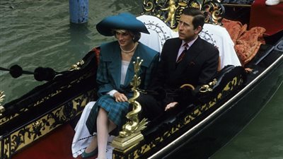 بالصور.. مزاد لبيع فستاني الأميرة ديانا بما يزيد عن 145 ألف دولار