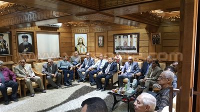 بالصور.. وفد الكنيسة الإنجيلية يزور «الأنبا مكاريوس» ويعلن دعمه