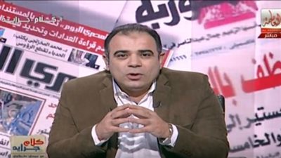 مذيع «العاصمة» يسخر من تعدي «شوبير»على «الطيب»: «مش بتوع سبح»