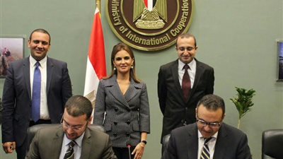 سحر نصر توقع اتفاقية مع «الدولي للإنشاء» بقيمة 500 مليون دولار