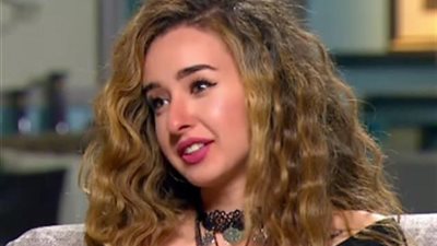 هنا الزاهد تتعاقد على «شنطة حمزة» أمام حمادة هلال