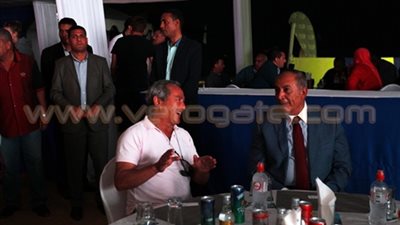 «خليل» يهدي «ساويرس» ومحافظ البحر الأحمر درع اتحاد الشراع