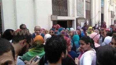 بالصور.. وقفة للطلاب الملغى امتحاناتهم بالقليوبية امام 