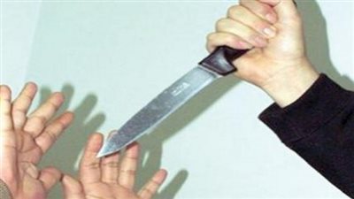 رجل يقتل زوجته في الطريق العام بالإسكندرية ويحاول الانتحار