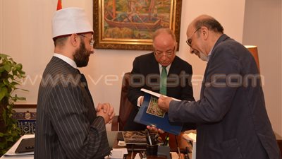 وزير الثقافة: طبع اثنين من أعمال الخطاط العالمي أحمد مصطفى