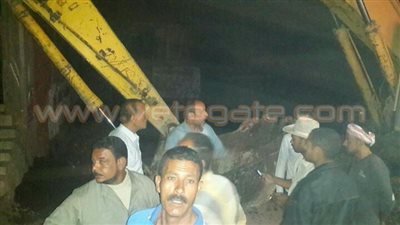 بالصور.. التحفظ على حفار لعمله في منزل مخالف بالزقازيق