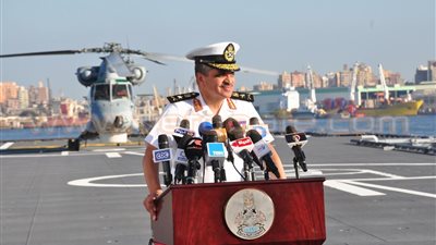 رسائل قائد القوات البحرية بعد وصول ميتسرال السادات.. الفريق أسامة ربيع: الأمن العربى جزء من أمننا..حاملتا المروحيات رفعتا تصنيف الجيش.. أحبطنا 2300 محاولة هجرة غير شرعية.. والتهديدات تتطلب قوات مُدربة
