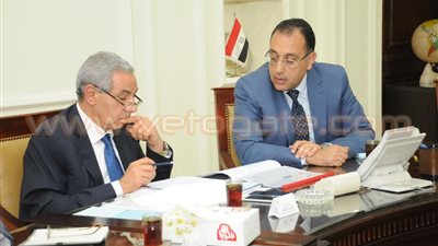 وزيرا الإسكان والصناعة يتابعان توصيل المرافق لطرح الأراضى الصناعية