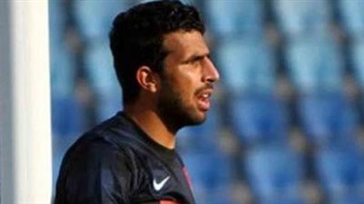 مهدي سليمان يدعم حراس الفراعنة بعلامة النصر قبل مواجهة الكونغو