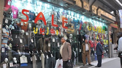 بدء الأوكازيون الصيفي بتخفيضات 50 % بالإسكندرية