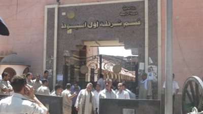 أمين شرطة يرفض رشوة من مواطن نظير تحرير محضر ضد آخرين بأسيوط