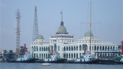 عبور 43 سفينة قناة السويس بحمولة 2.7 مليون طن