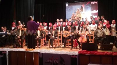 بالصور.. كورال جامعة بورسعيد يفتتح حفل أكتوبر بـ«فيها حاجة حلوة»