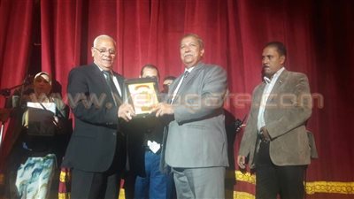 بالصور.. «الغضبان» يكرم محافظ الإسماعيلية في احتفالات أكتوبر ببورسعيد