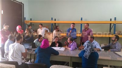 بالصور.. لجنة من المتحف الكبير لاختيار قطع أثرية من تل الربع