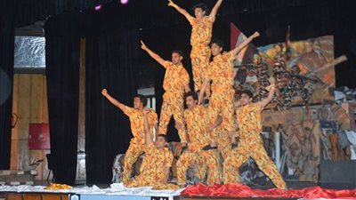 محافظا الإسماعيلية وبورسعيد يرفعان أعلام مصر في احتفالات أكتوبر