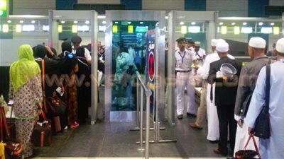 ضبط مصري بحوزته سلاح أبيض وحشيش بمطار القاهرة