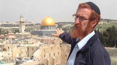 حاخام متطرف يحرض على حراس الأقصى ويطالب بطردهم