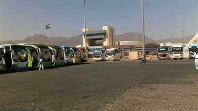 وصول 1041 راكبا وتداول 121 شاحنة بميناء نويبع