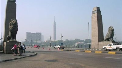 طرق القاهرة: علامات إرشادية بكوبري قصر النيل لتهدئة السرعة