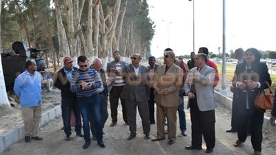 بالصور.. محافظ الإسماعيلية يتابع تطوير الغابة الشجرية بحي ثان
