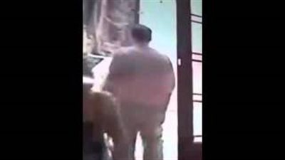 بالفيديو.. كاميرات مراقبة «مجلس أبو حماد» ترصد لصا يسرق دراجة