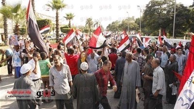 متظاهرو الإخوان يقطعون شارع جامعة الدول والأمن يتصدى لهم