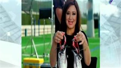 منى الشرقاوي تفجر مفاجأة جديدة عن تبرع «ميسي» بحذائه لفقراء مصر