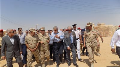 بالفيديو.. محلب وعسكر يتفقدان المشروعات القومية في جنوب سيناء