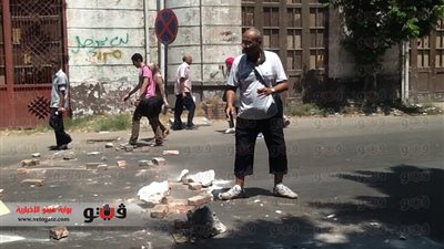 بالصور.. الإخوان يحاصرون المجلس المحلى بالإسكندرية