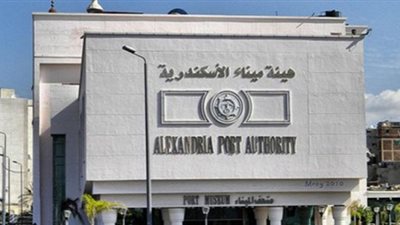 9268 سيارة نقل تدخل وتخرج من ميناء الإسكندرية