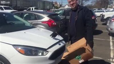 بالفيديو.. عائلة تكتشف أغرب سبب وراء تعطل سيارتها