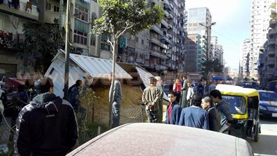 بالصور.. انقلاب سيارة محملة بالرمل تغلق شارع 30 في الإسكندرية