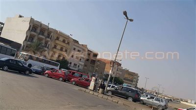 بالصور.. أهالي «العاشر» يطالبون بحل مشكلة حوادث الطرق