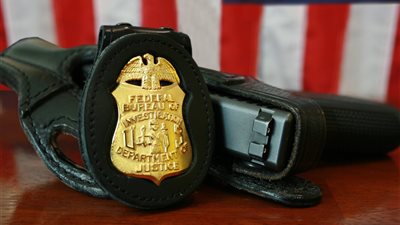 سرقة سلاح وشارة عميل لـ«إف بي آي» بسان فرانسيسكو