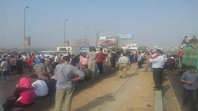 أنصار الإخوان يقطعون الطريق الدائرى ويحطمون 7 سيارات بالقليوبية