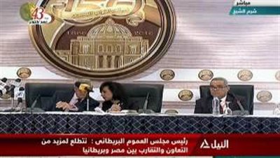 بالفيديو.. صحفي يحرج رئيس مجلس العموم البريطاني بشرم الشيخ