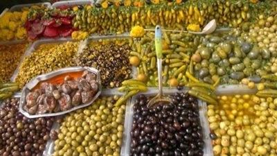 ضبط 2200 كيلو مخلل غير صحي بالشرقية