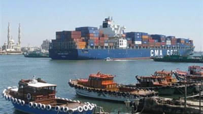 36 سفينة بحمولة مليون و500 ألف طن تعبر قناة السويس