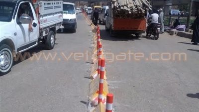 فواصل مرورية بكوبري الرياح التوفيقي ببنها لتنظيم الحركة المرورية