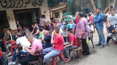 بالصور.. الحزن يخيم على مقاهي الدقي بعد هدف الكونغو الأول