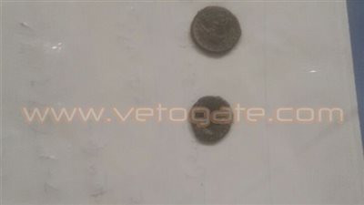 بالصور.. إحباط محاولة تهريب عملتين أثريتين داخل طرد بمطار القاهرة