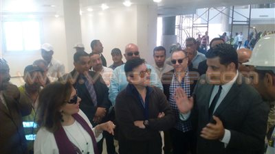 هاني شاكر يزور مستشفى الأورمان ويصور إعلانا لدعمها