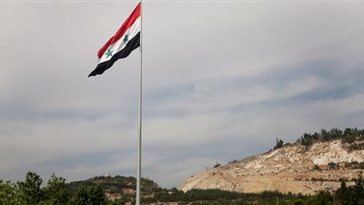 بالصورة.. العلم السوري يرفرف فوق مدينة تدمر بعد تحريرها من «داعش»