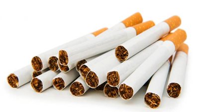 نيابة الشرقية تحقق مع شخص لحيازته سجائر مسرطنة