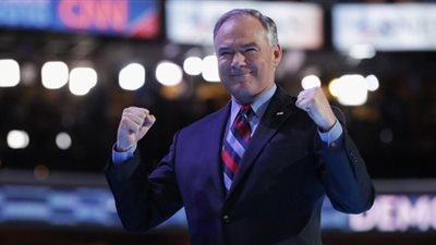 «كلينتون» تضع المرشح لمنصب نائب الرئيس الأمريكي في ورطة