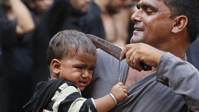 بالصور.. مراسم عاشوراء في الهند وأفغانستان