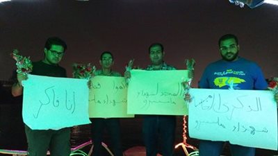 بالصور.. إحياء ذكرى «ماسبيرو» بصورة رمزية وإلقاء ورد في النيل